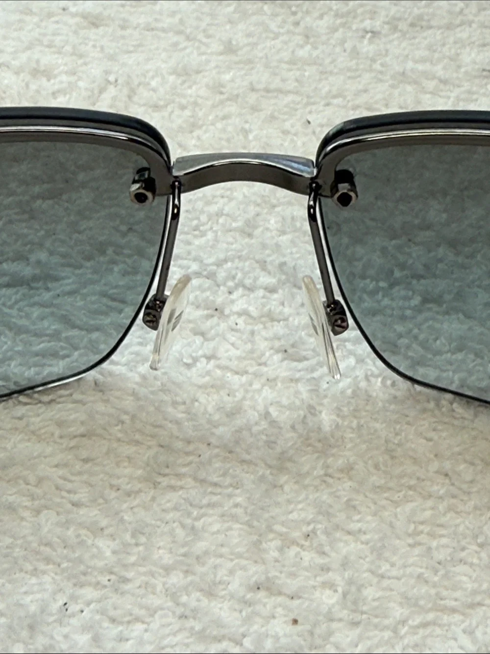 Gucci GG1797 Unisex Rimless Sunglasses in Black and Gray Gradient